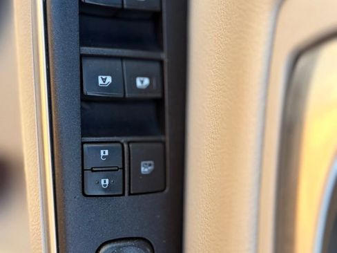 Used 2017 Toyota Camry SE FWD image 16