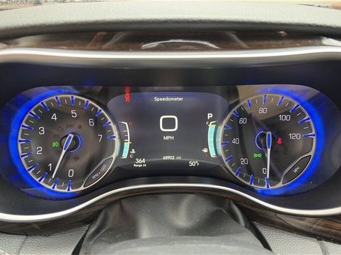 Used 2023 Chrysler Pacifica Limited image 18