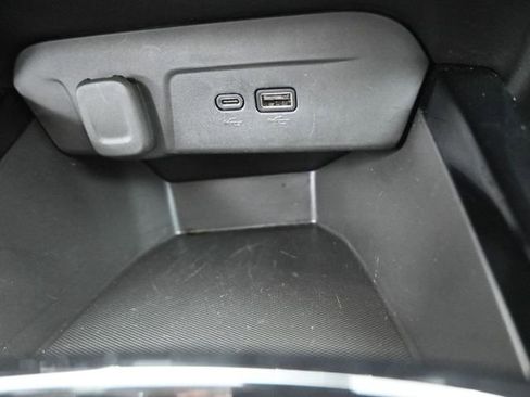 Used 2025 Chevrolet Trax LT image 30