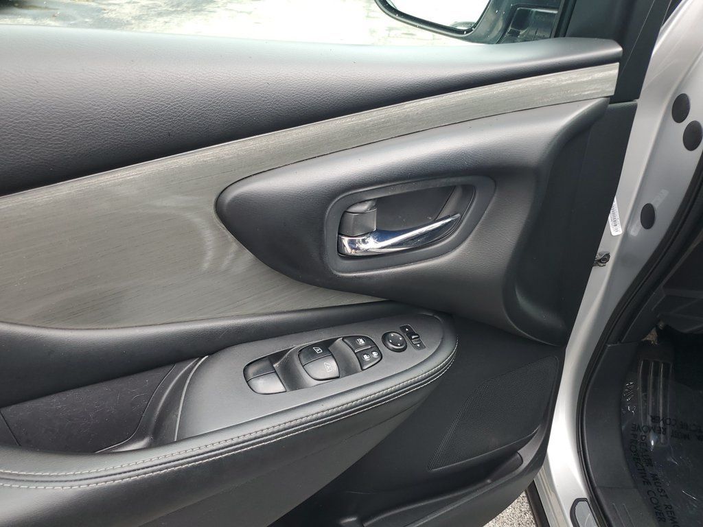 Used 2017 Nissan Murano SV FWD image 20