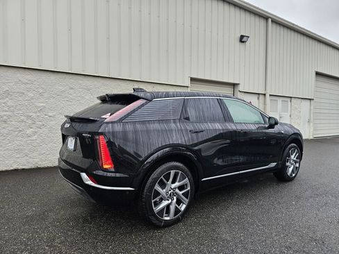 New 2026 Cadillac Optiq Luxury 2 image 9