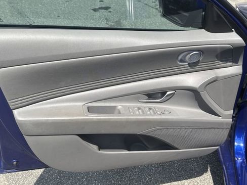 Used 2021 Hyundai Elantra SEL w/ Convenience Package FWD image 10