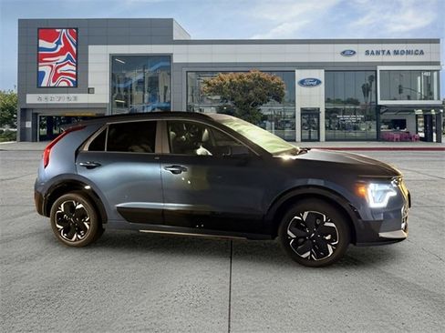 Used 2025 Kia Niro Wave image 2
