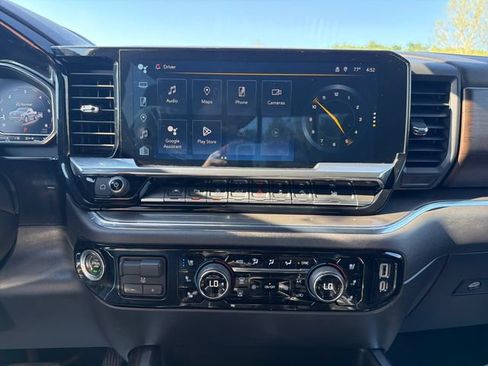 Used 2023 Chevrolet Silverado 1500 High Country w/ Technology Package AWD/4WD image 18