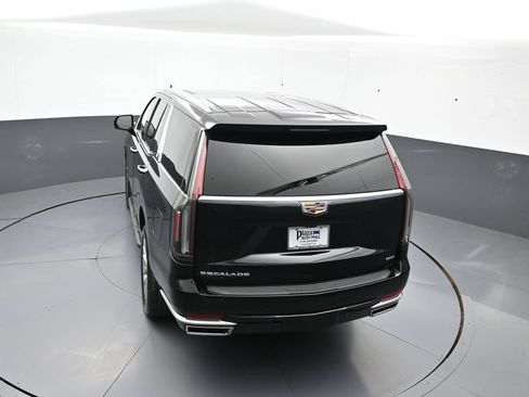 Used 2024 Cadillac Escalade Premium Luxury AWD/4WD image 45