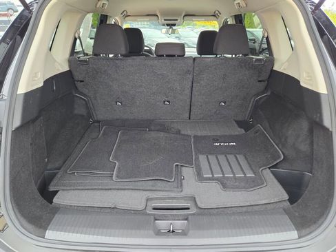 Used 2023 Nissan Rogue S AWD/4WD image 13
