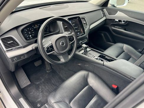 Used 2022 Volvo XC90 T5 Momentum AWD/4WD image 17