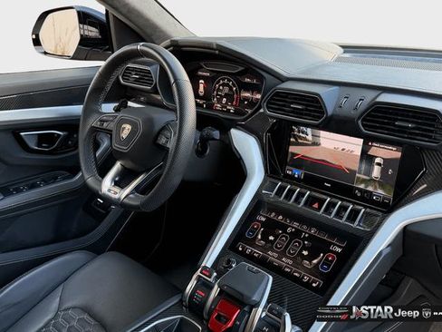 Used 2022 Lamborghini Urus AWD/4WD image 22