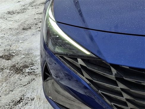 Used 2022 Hyundai Elantra Limited image 9