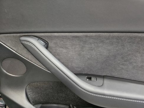 Used 2024 Tesla Model Y 2WD image 8