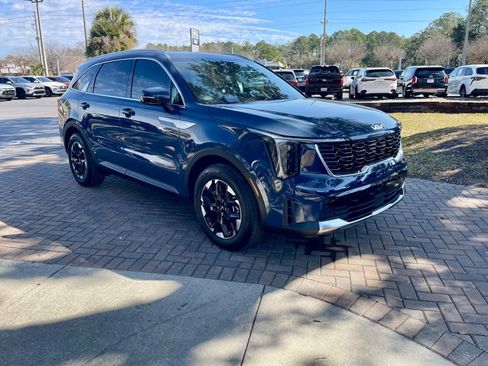 Used 2025 Kia Sorento S image 8