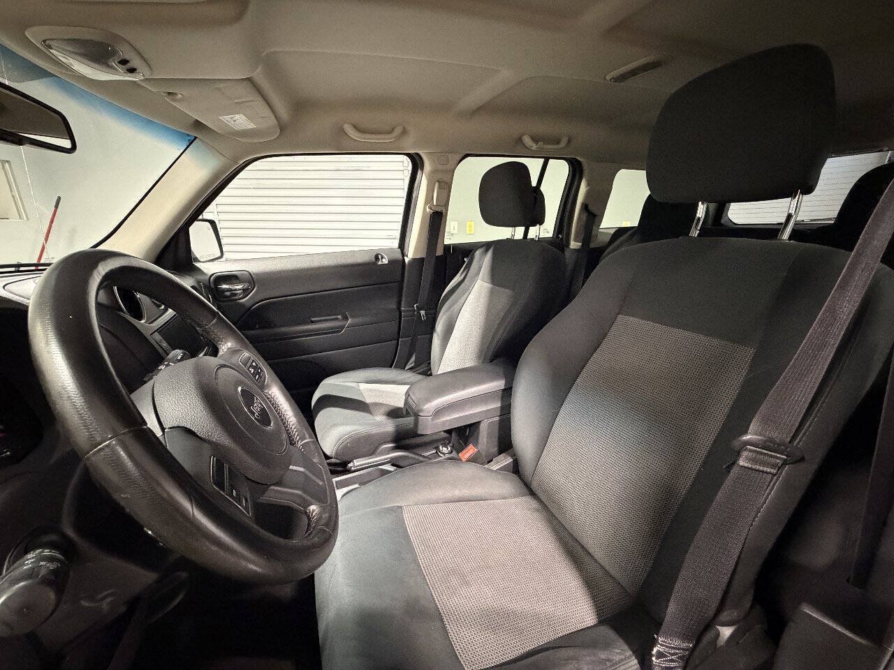 Used 2011 Jeep Patriot Latitude AWD/4WD image 9