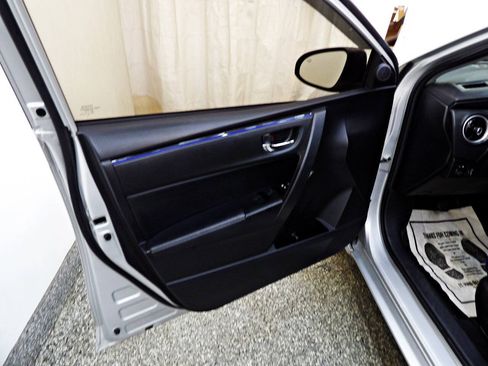 Used 2018 Toyota Corolla SE FWD image 16