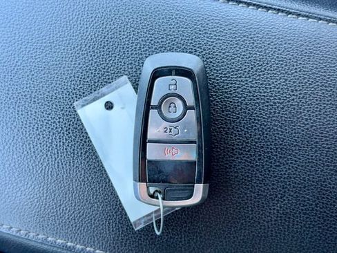 Used 2020 Ford Fusion SE FWD image 31