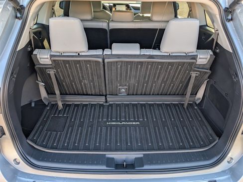 Used 2024 Toyota Highlander XLE image 14