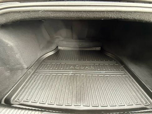 Used 2016 Jaguar XJ R-Sport image 21