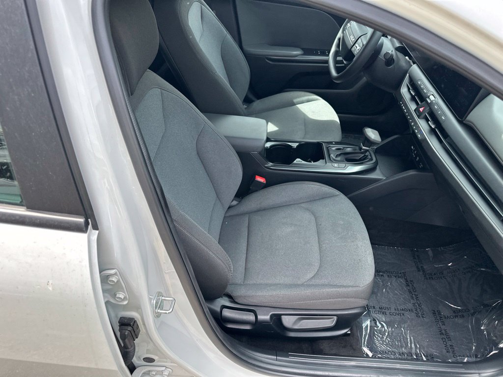 Used 2025 Kia K4 FWD image 28