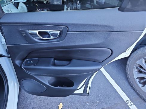 Used 2021 Volvo XC60 T6 Inscription w/ Climate Package image 32