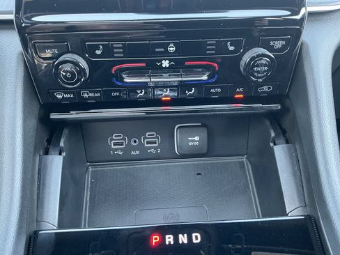 Certified 2025 Jeep Grand Cherokee L Laredo w/ Luxury Tech Group I AWD/4WD image 23