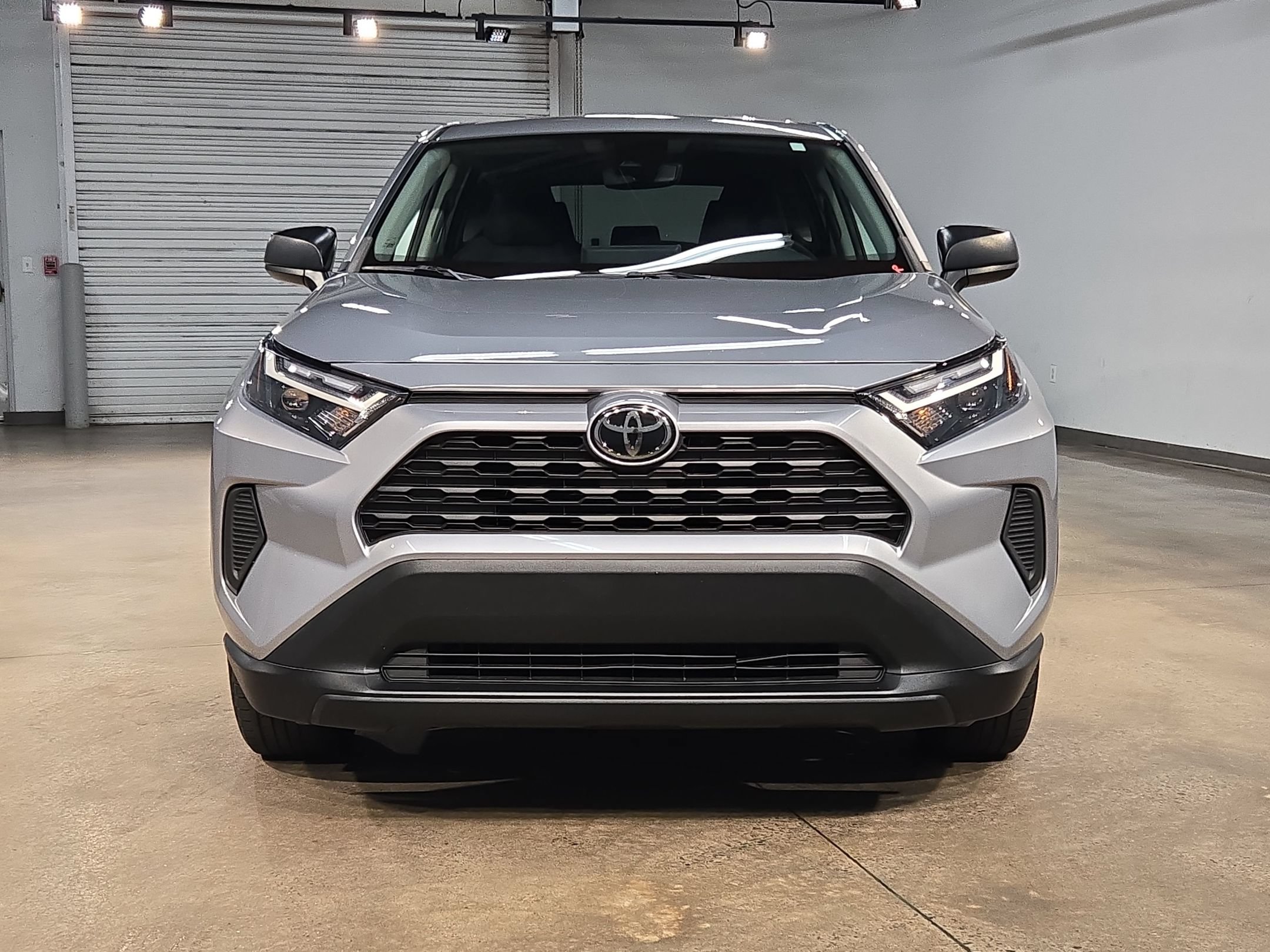 Used 2023 Toyota RAV4 LE AWD/4WD image 2