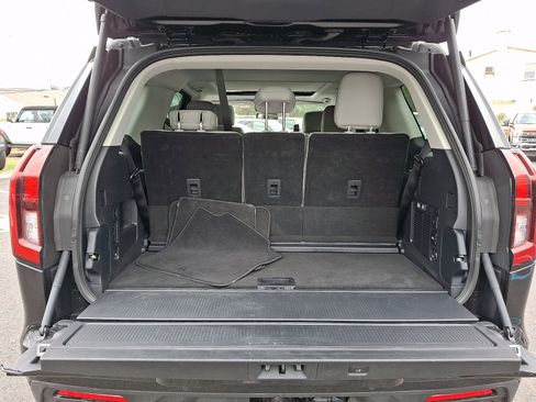 Used 2025 Ford Expedition Active image 31