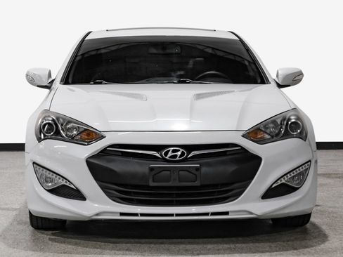 Used 2013 Hyundai Genesis 3.8 RWD image 3