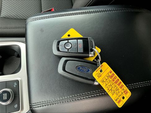 Used 2022 Ford Explorer XLT AWD/4WD image 34