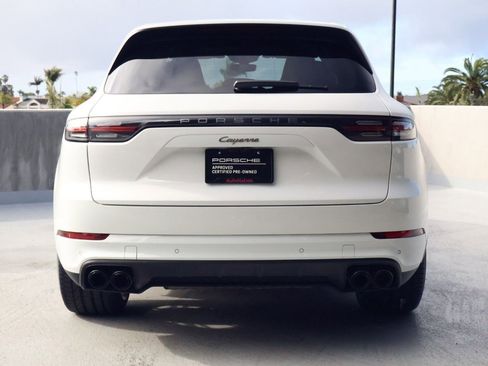 Certified 2023 Porsche Cayenne Platinum Edition image 10