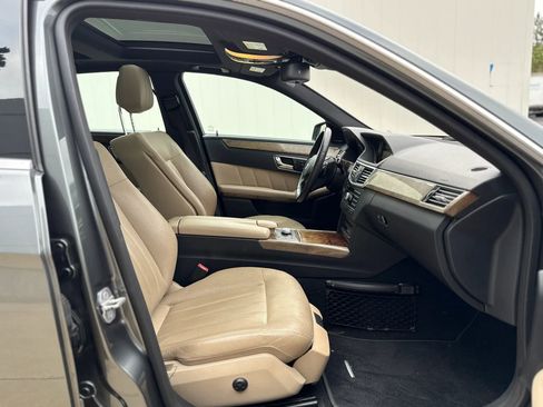 Used 2011 Mercedes-Benz E 550 Sedan image 29