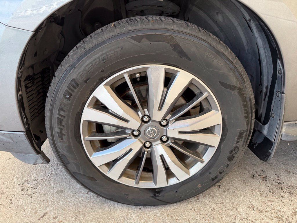 Used 2018 Nissan Pathfinder SV FWD image 11