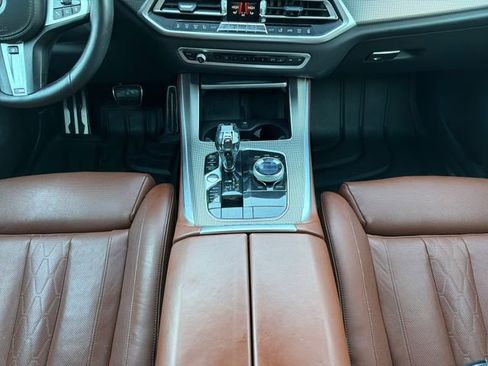 Used 2021 BMW X5 M50i image 19