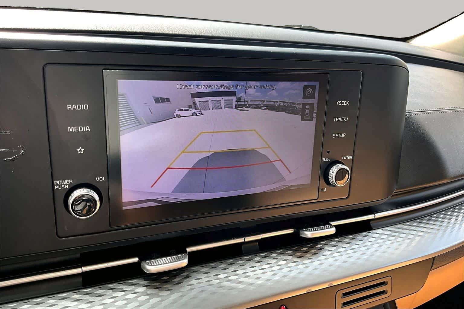 Used 2022 Kia Carnival LX FWD image 25