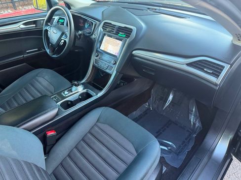 Used 2019 Ford Fusion SE FWD image 10