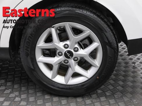 Used 2025 Kia Soul LX w/ LX Technology Package image 32