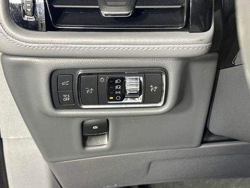 Used 2022 Lincoln Nautilus Reserve image 19