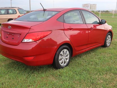 Used 2017 Hyundai Accent SE FWD image 2
