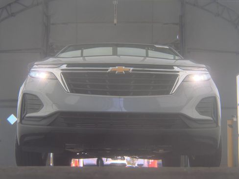 Used 2024 Chevrolet Equinox LS w/ LS Convenience Package image 2