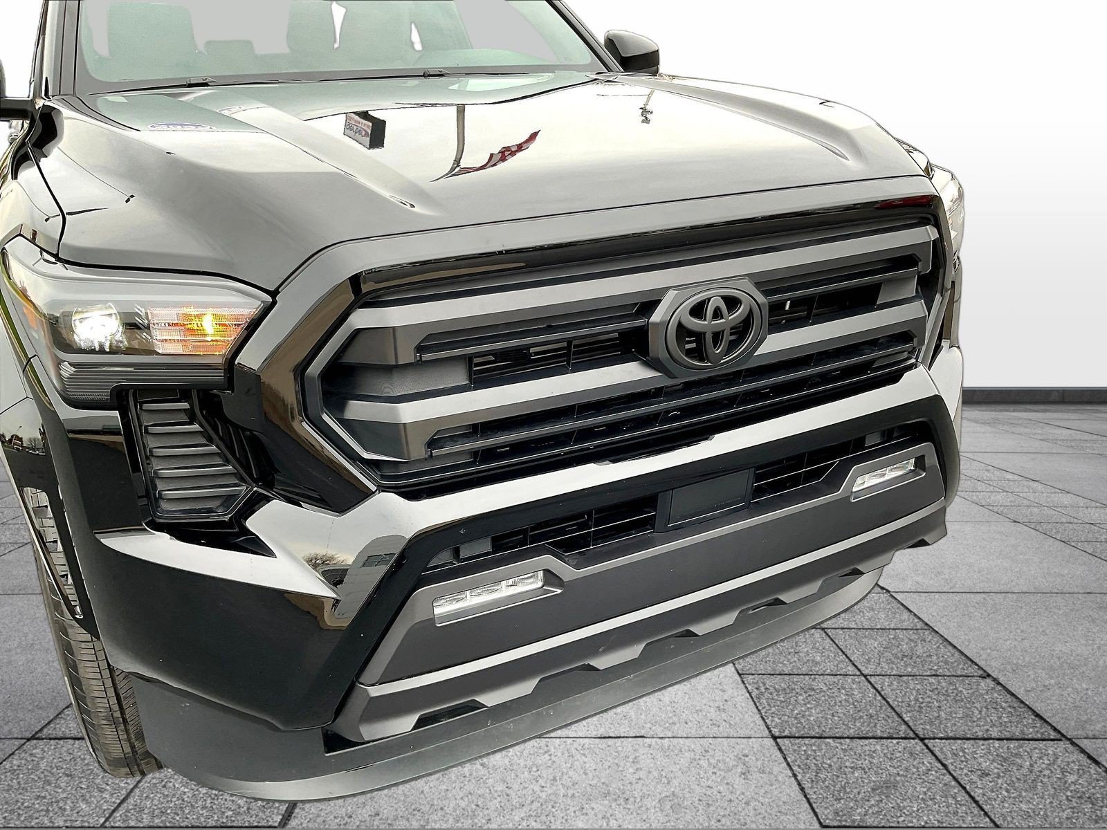Used 2025 Toyota Tacoma SR5 AWD/4WD image 35