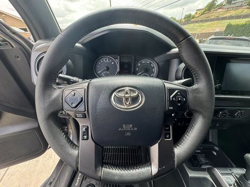 Used 2019 Toyota Tacoma TRD Sport w/ Technology Package AWD/4WD image 8