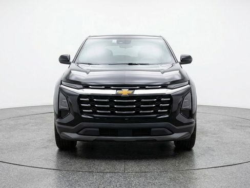 Used 2025 Chevrolet Equinox LT image 2