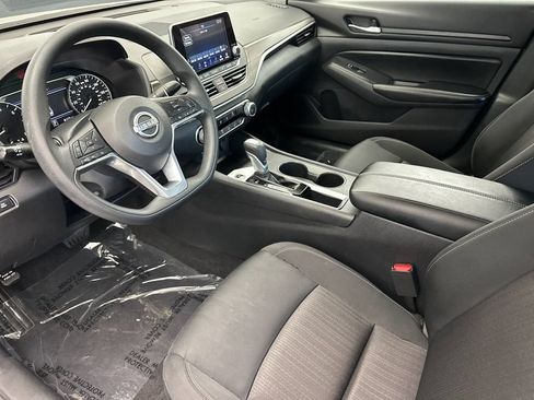Used 2025 Nissan Altima 2.5 SV FWD image 9