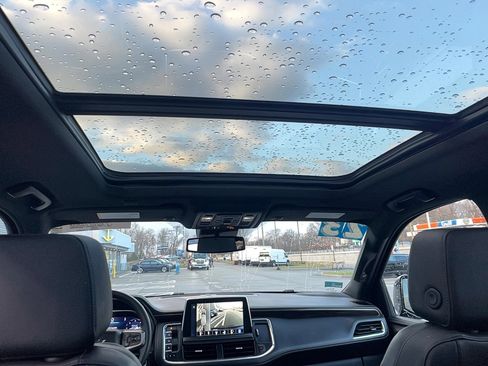 Used 2023 Chevrolet Suburban Z71 w/ Luxury Package image 8