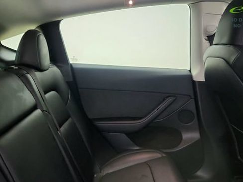 Used 2022 Tesla Model Y Long Range AWD/4WD image 25