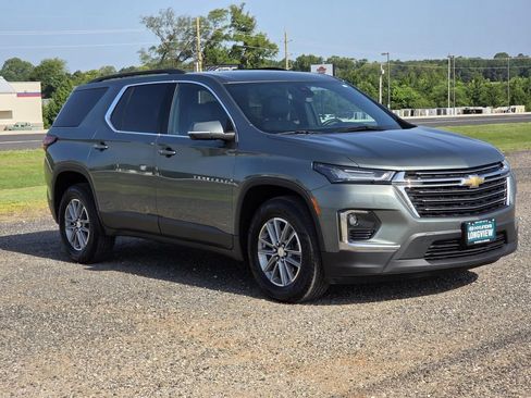 Used 2022 Chevrolet Traverse LT w/ LPO, Floor Liner Package FWD image 1