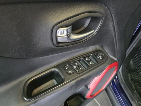 Used 2016 Jeep Renegade Trailhawk image 22