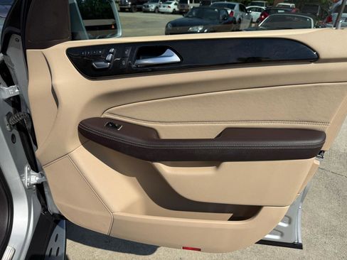 Used 2017 Mercedes-Benz GLS 450 4MATIC image 37