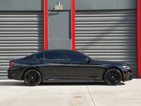 Used 2021 BMW 740i xDrive w/ M Sport Package image 9