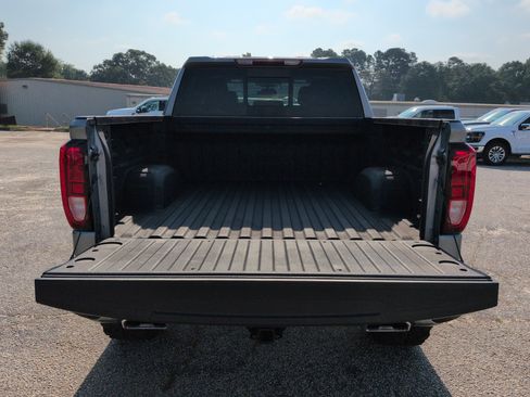 Used 2025 GMC Sierra 1500 Elevation w/ Elevation Premium Package AWD/4WD image 11