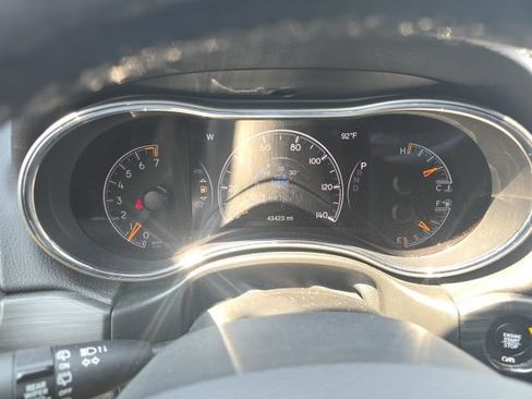 Used 2020 Jeep Grand Cherokee Altitude RWD image 11