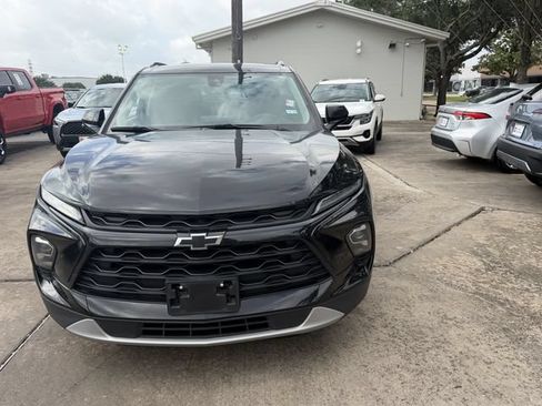 Used 2024 Chevrolet Blazer LT w/ Convenience Package FWD image 2